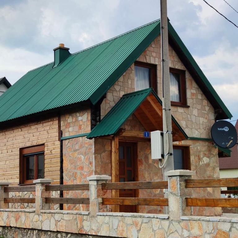Guesthouse MG - Three-Bedroom House - 4