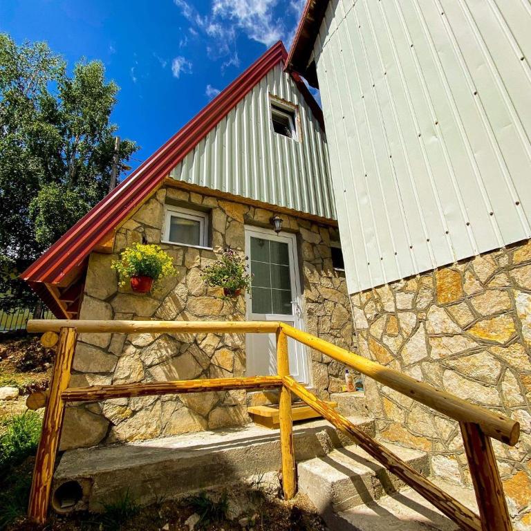 TARA BUNGALOV - One-Bedroom House - 1