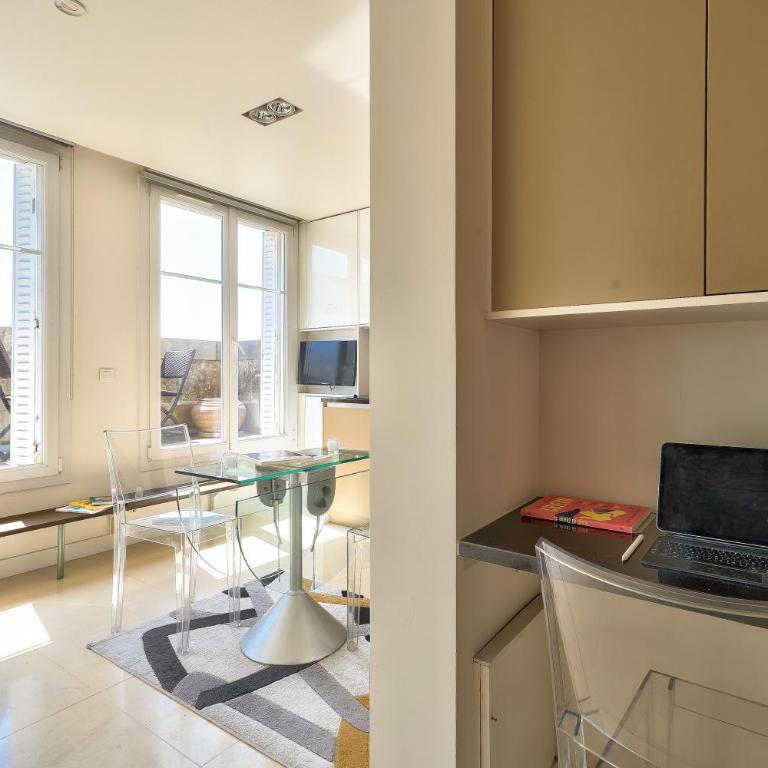 Designed Studio with AC-Terrasse Vue Tour Eiffel - Appartement 1 Chambre - 12