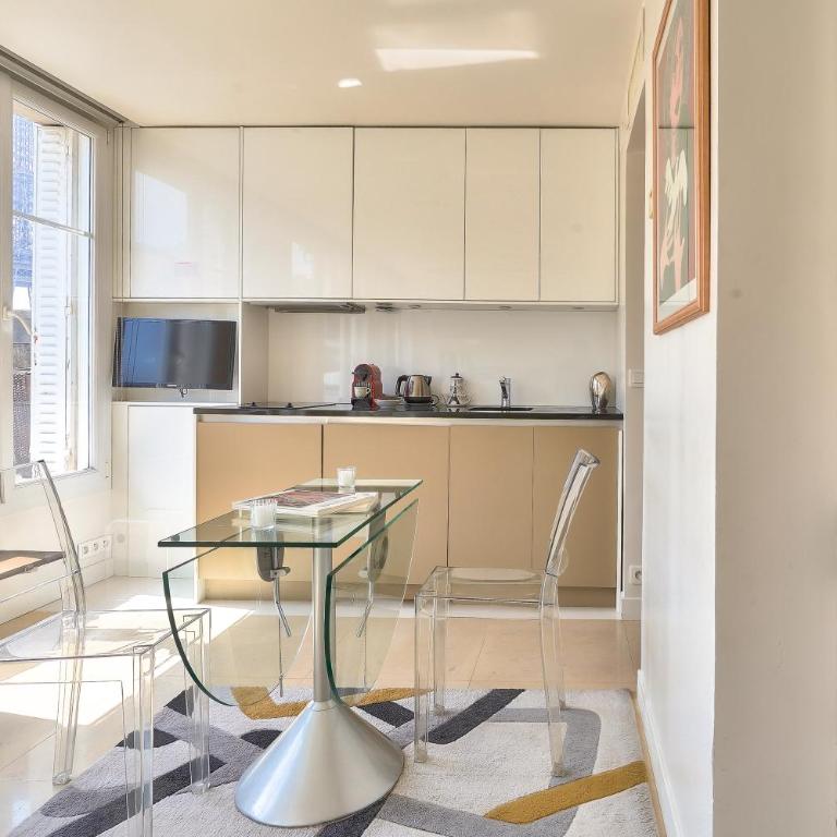 Designed Studio with AC-Terrasse Vue Tour Eiffel - Appartement 1 Chambre - 6