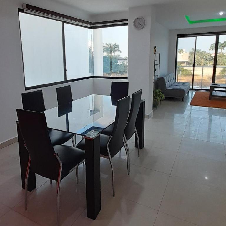 Espectacular departamento de tres habitaciones en Edificación Amaralto - Three-Bedroom Apartment - 6