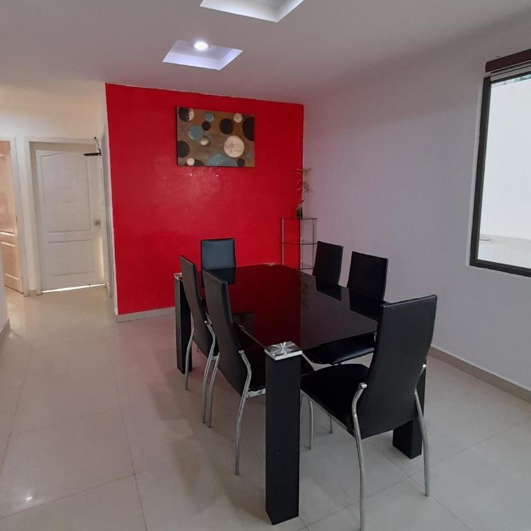 Espectacular departamento de tres habitaciones en Edificación Amaralto - Three-Bedroom Apartment - 9
