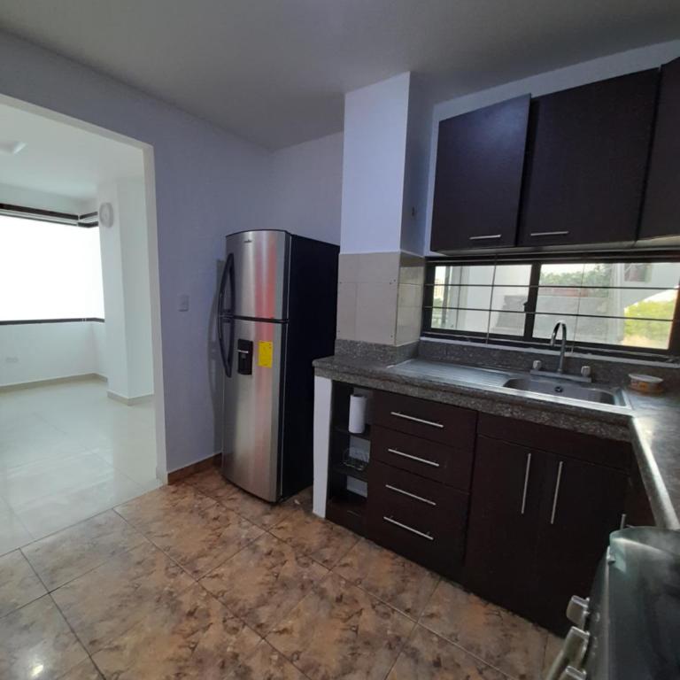 Espectacular departamento de tres habitaciones en Edificación Amaralto - Three-Bedroom Apartment - 10