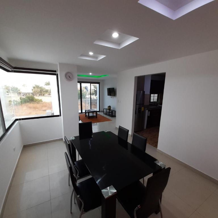 Espectacular departamento de tres habitaciones en Edificación Amaralto - Three-Bedroom Apartment - 4