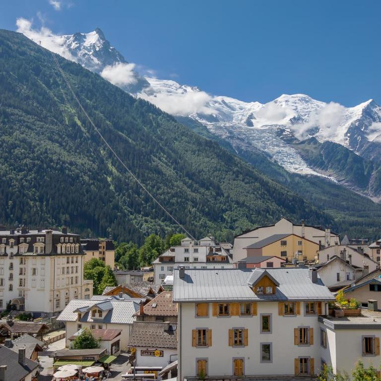 Alpina Eclectic Hotel - Superior Room with Balcony - Mont-Blanc Range view - 6
