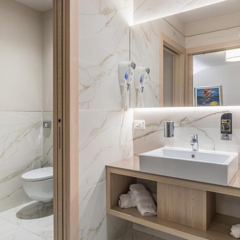 Lake Front Hotel Brenzone - Suite con Terrazza - 3