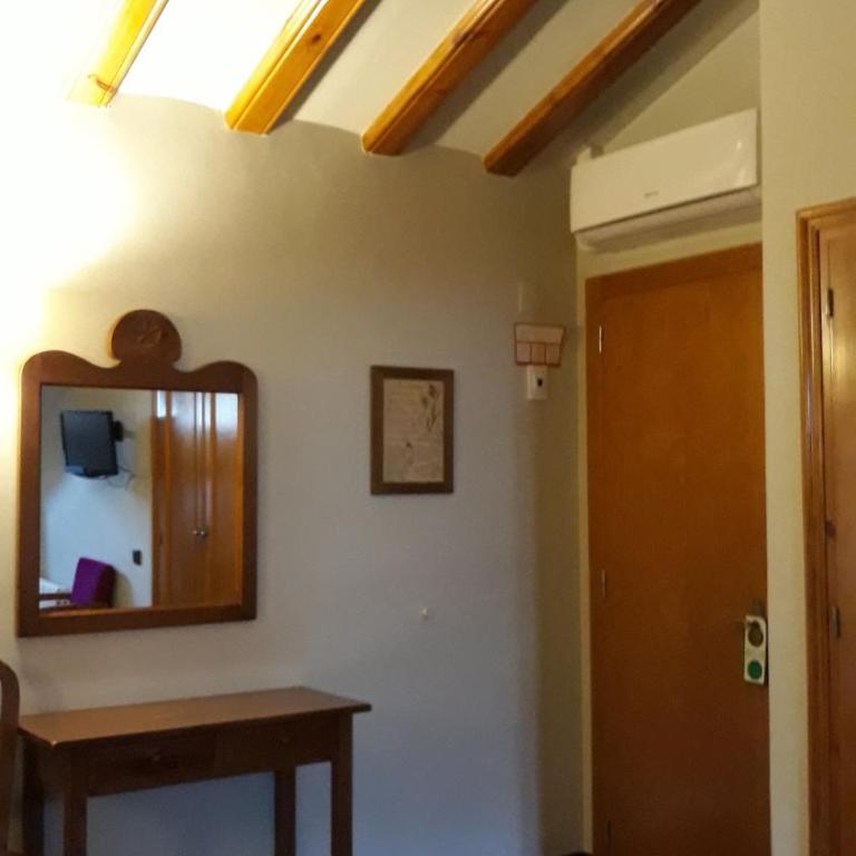 Hotel Aragüells - Habitación Doble - 2 camas - Exterior Buhardilla - 8