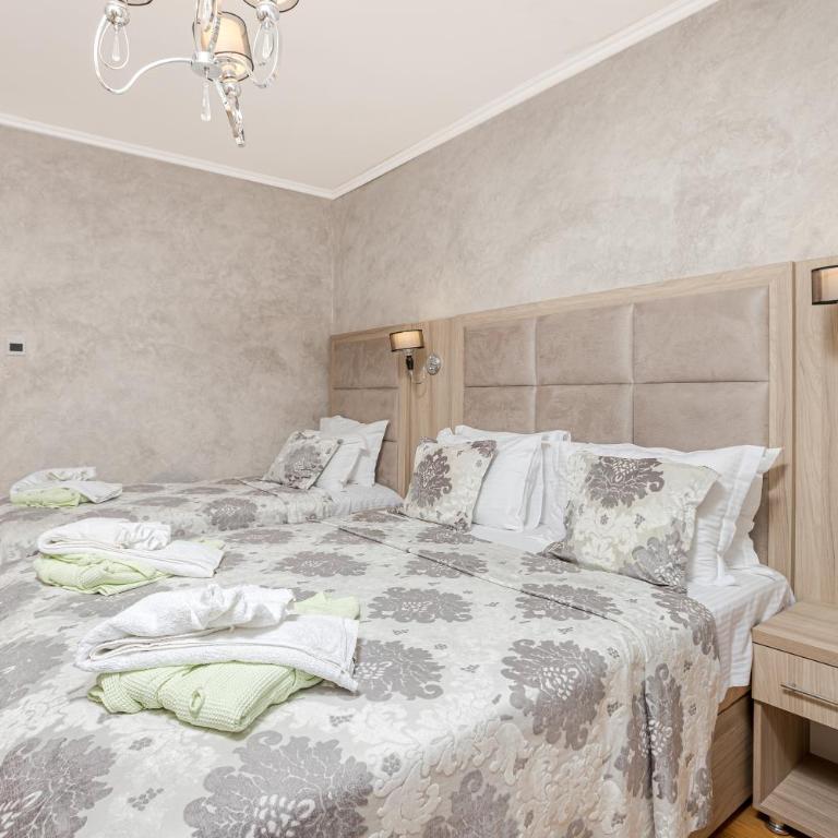 Dekaderon Lux Apartments - Two-Bedroom Apartment - 14