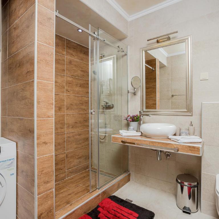 Dekaderon Lux Apartments - Two-Bedroom Apartment - 16