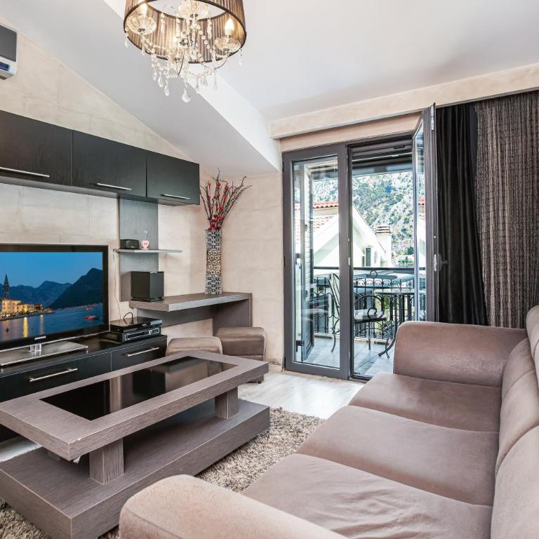 Dekaderon Lux Apartments - One-Bedroom Apartment with Balcony and Sea View - 3