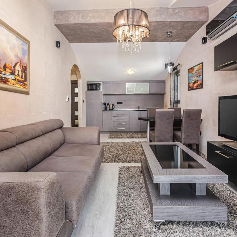 Dekaderon Lux Apartments - One-Bedroom Apartment with Balcony and Sea View - 4