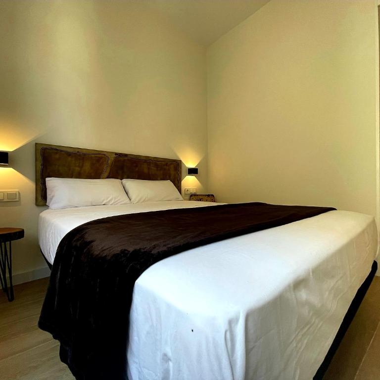 Town Hall Suite - One-Bedroom Apartment - 18