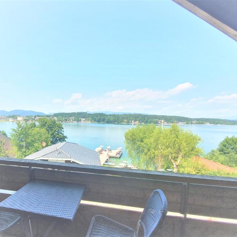 Appartments am See - Apartment mit 1 Schlafzimmer, Balkon und Seeblick - 11