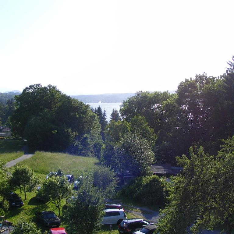 Pension Waldesruh - Apartment mit 3 Schlafzimmern und Seeblick - 1