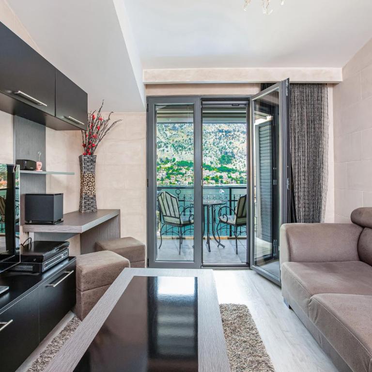 Dekaderon Lux Apartments - One-Bedroom Apartment with Balcony and Sea View - 11