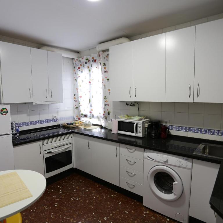 Calle San Basilio - Patios. Aparcamiento gratis - Apartamento de 2 dormitorios - 10