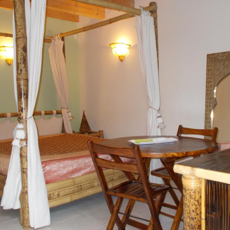 Aux Amandiers - Chambre Lit King-Size Supérieure - 11
