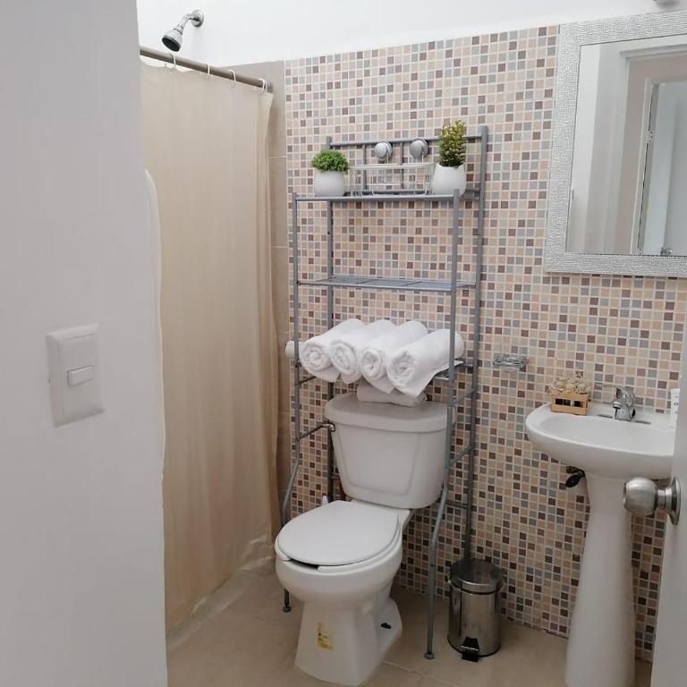 Corte de Los Angeles - Two-Bedroom Apartment - 29