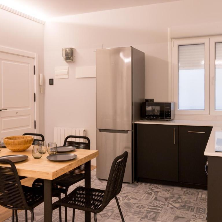 Zabalburu - Three-Bedroom Apartment - 9