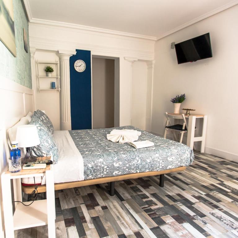 Fuencarral Adeco - Double Room with Extra Bed - 26