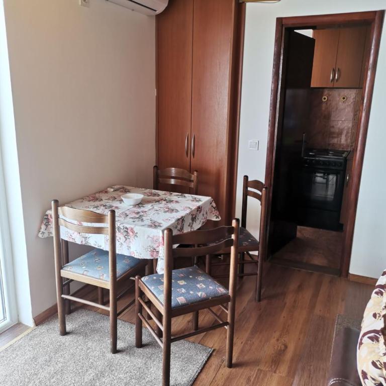 Apartments Zora i Veselin - Two-Bedroom Apartment - 4