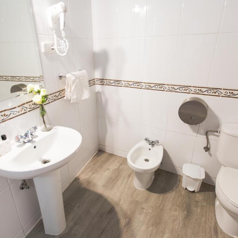 Fuencarral Adeco - Small Double Room with Shared Bathroom - 8