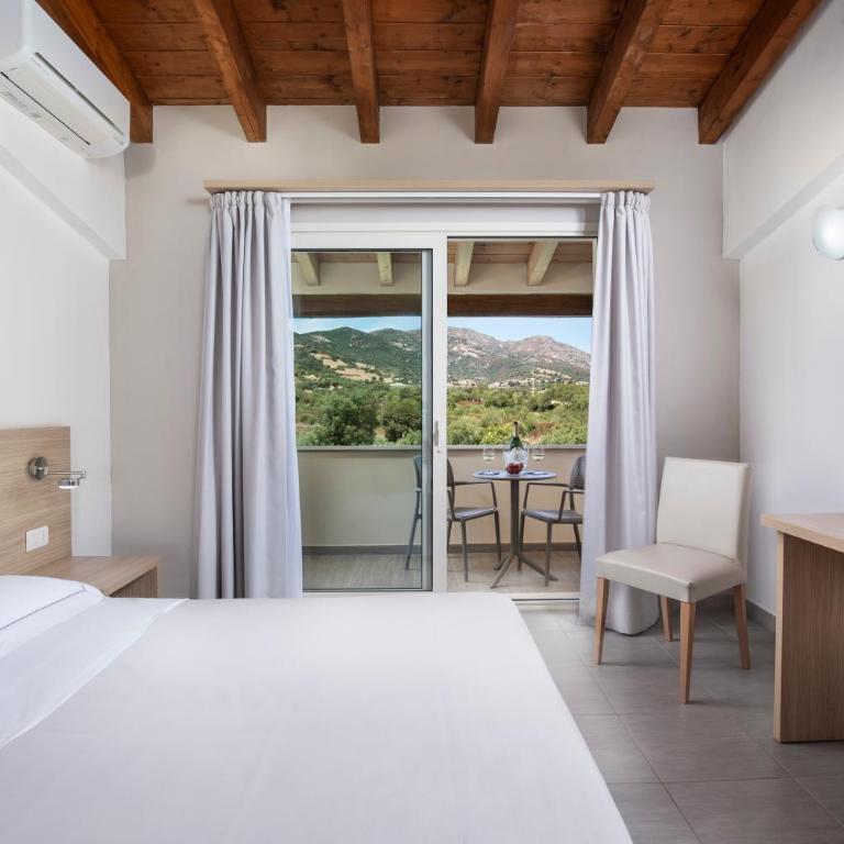 Hotel San Teodoro - Camera Matrimoniale/Doppia con Letti Singoli con Vista Piscina - 1