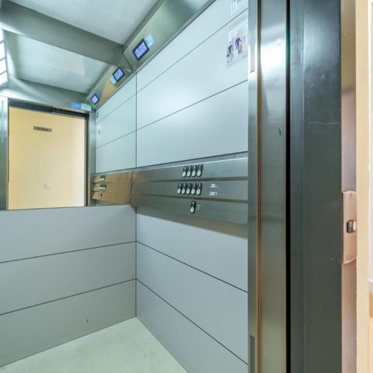 MyFlats Luxury Navas - Three-Bedroom Apartment - 31