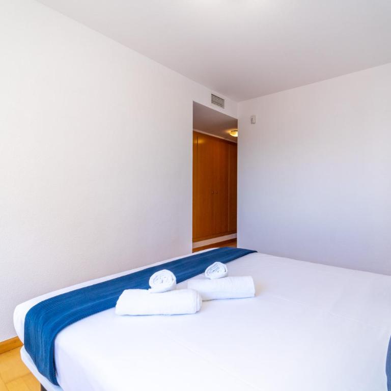 MyFlats Luxury Navas - Three-Bedroom Apartment - 7