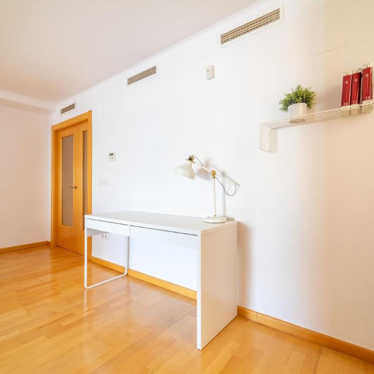 MyFlats Luxury Navas - Three-Bedroom Apartment - 8