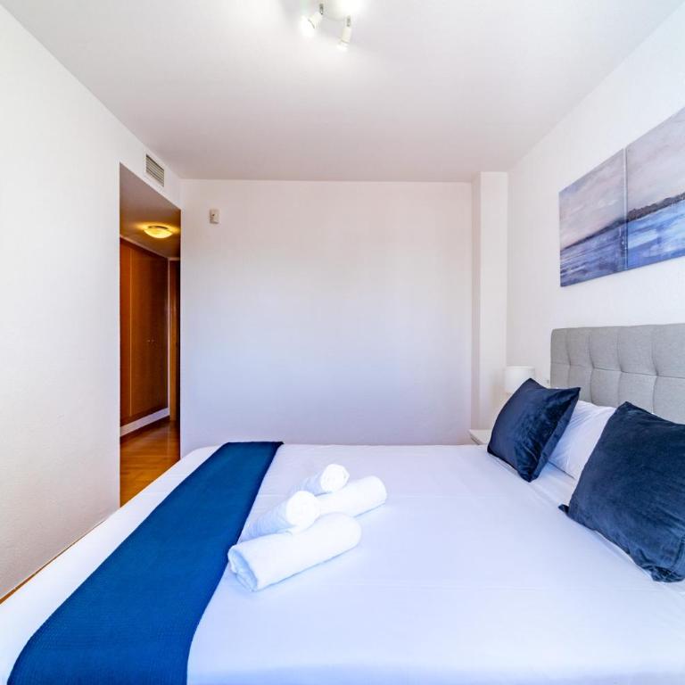 MyFlats Luxury Navas - Three-Bedroom Apartment - 15