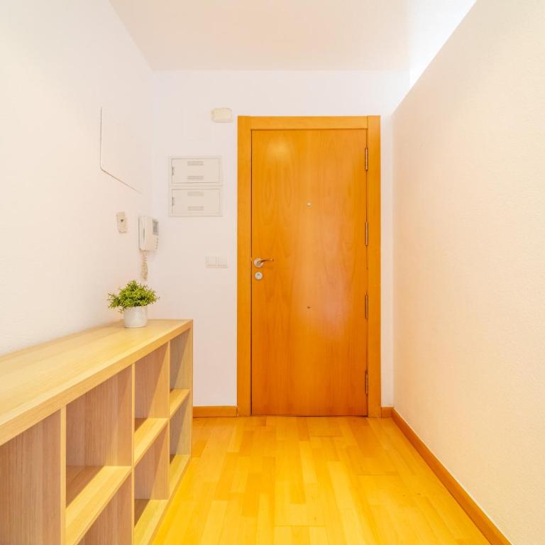 MyFlats Luxury Navas - Three-Bedroom Apartment - 17