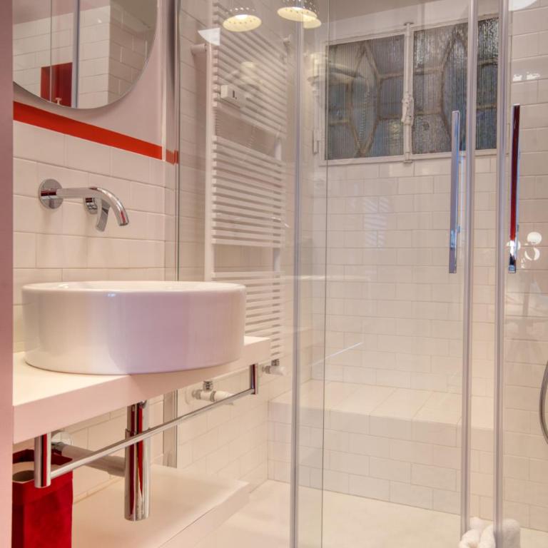 GuestHost - Dimora Claudia Luxury Rooms - Deluxe Double Room with Balcony - 7