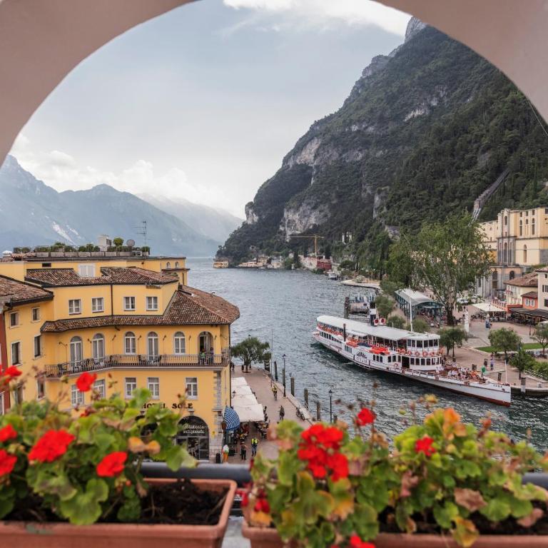 Hotel Centrale - Appartamento con Terrazza e Vista Lago - 4