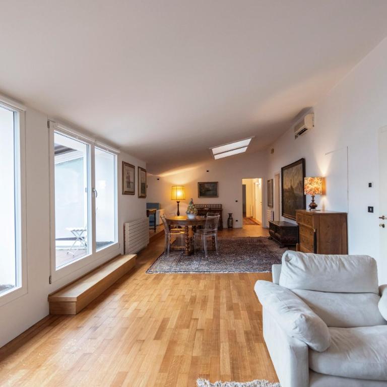 Hotel Centrale - Appartamento con Terrazza e Vista Lago - 3