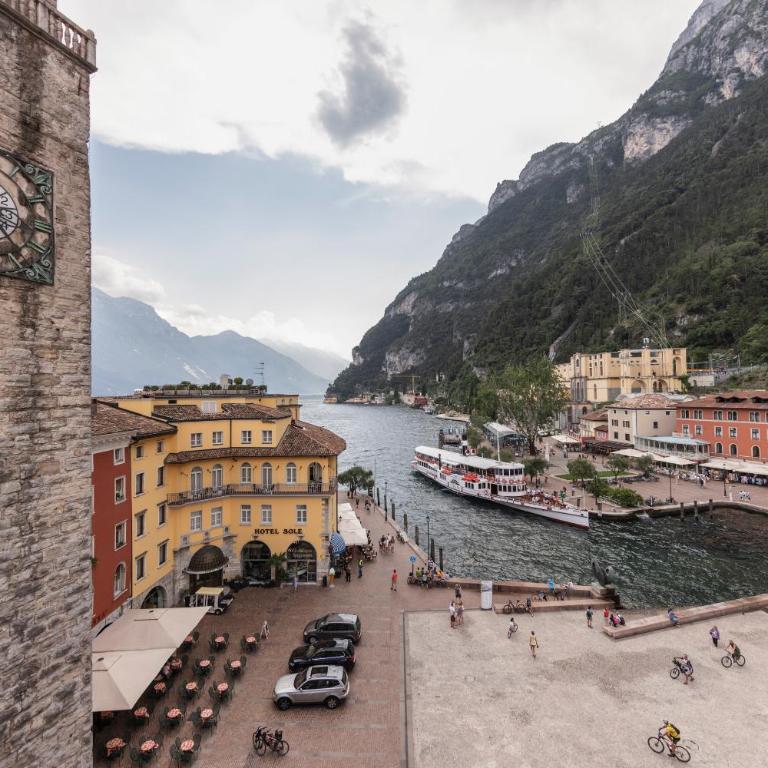 Hotel Centrale - Appartamento con Terrazza e Vista Lago - 1
