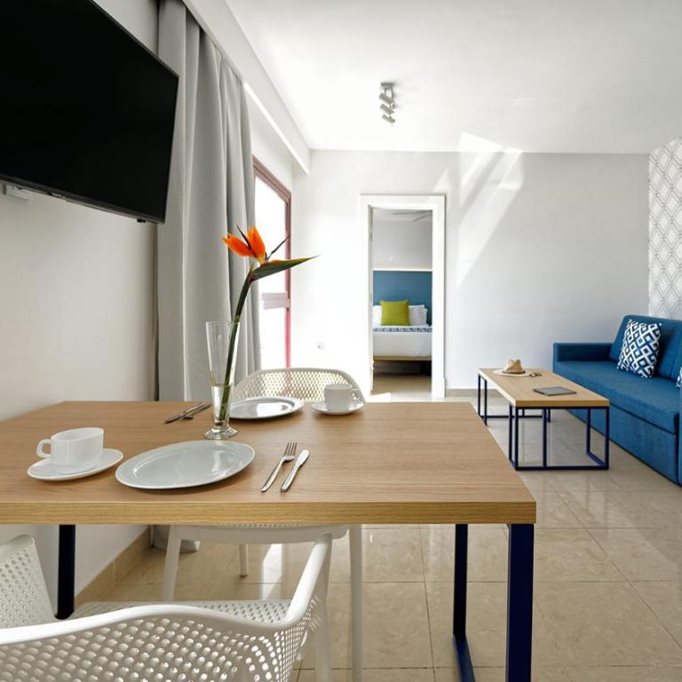 Broncemar Beach Suites - Family Room - 3