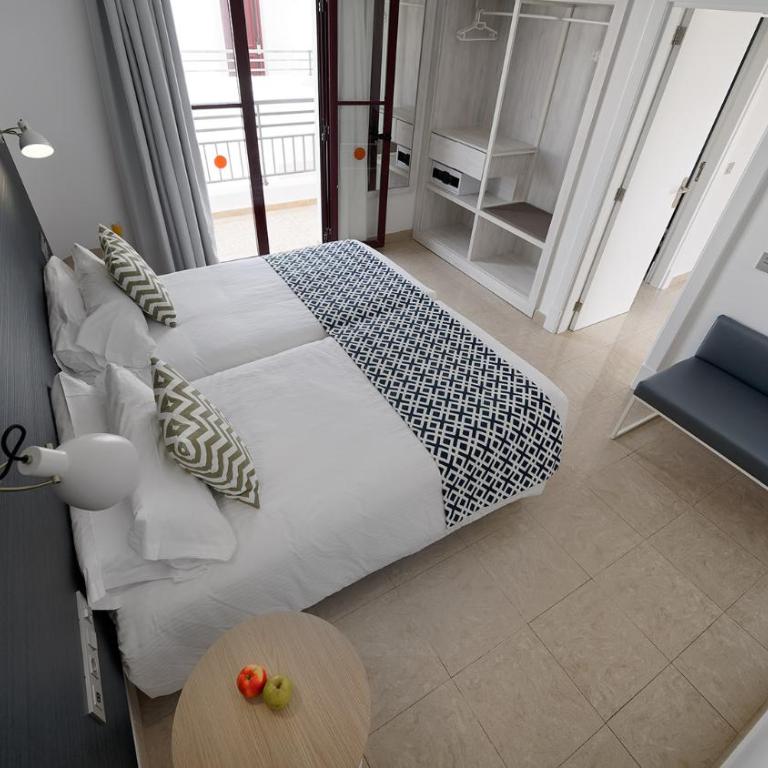Broncemar Beach Suites - Double Room with Balcony - 3