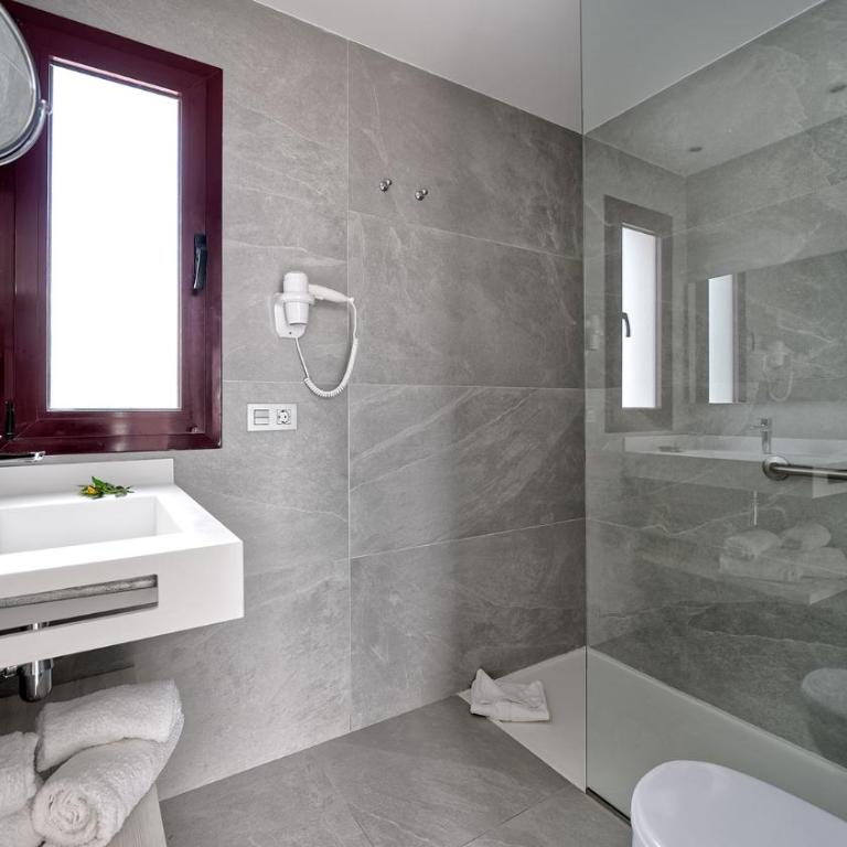 Broncemar Beach Suites - Superior Double Room - 3