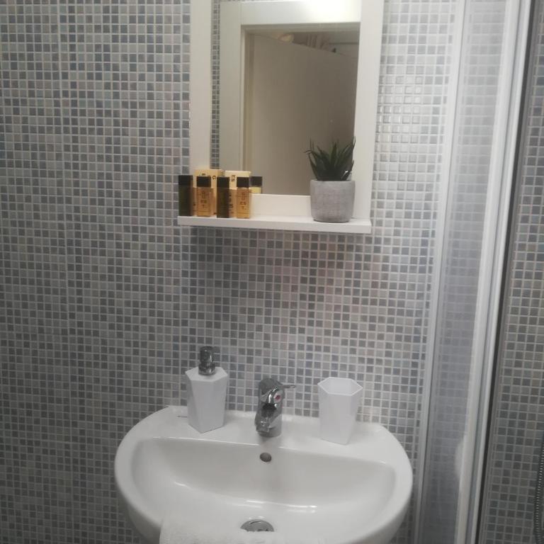 Affittacamere le oche - Camera Matrimoniale/Doppia con Letti Singoli con Bagno Privato - 2