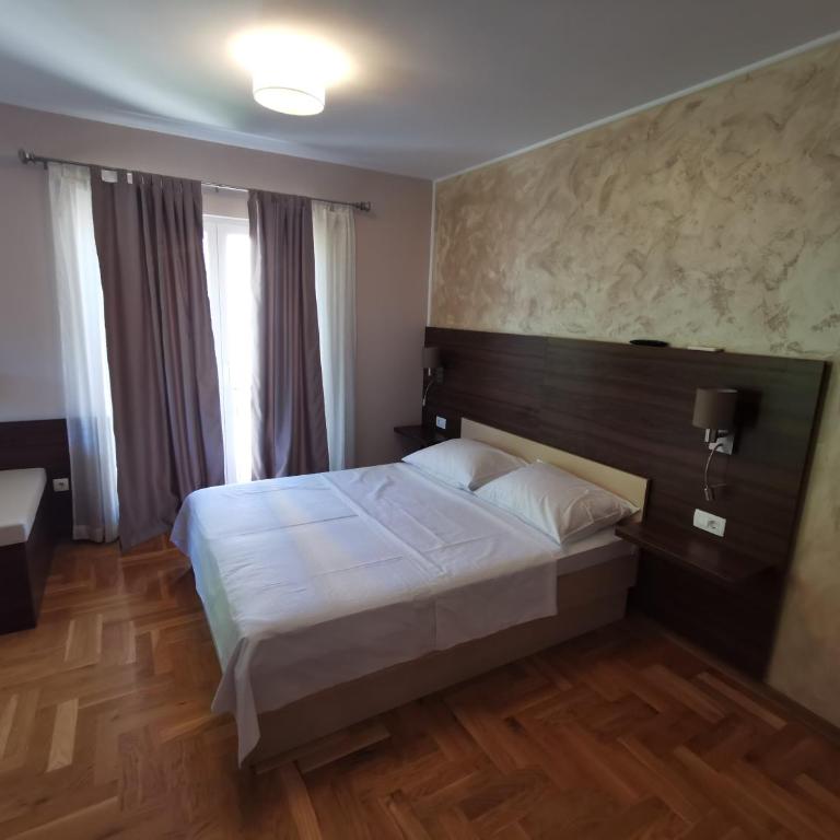 Villa Salvia - Triple Room with Balcony - 15