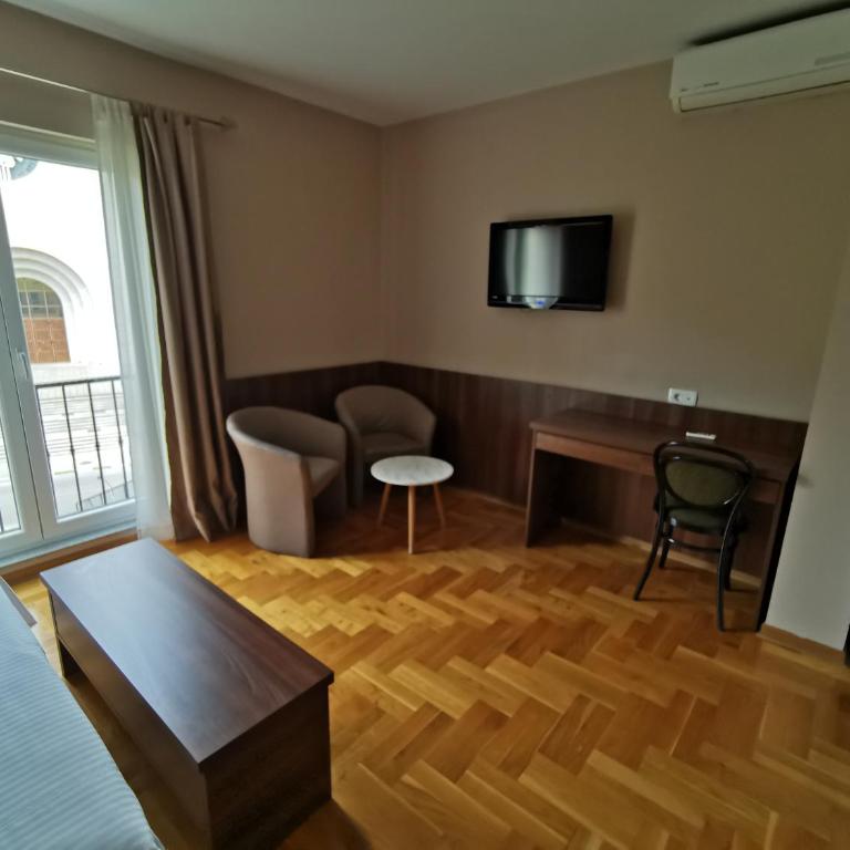 Villa Salvia - Family Room - 6