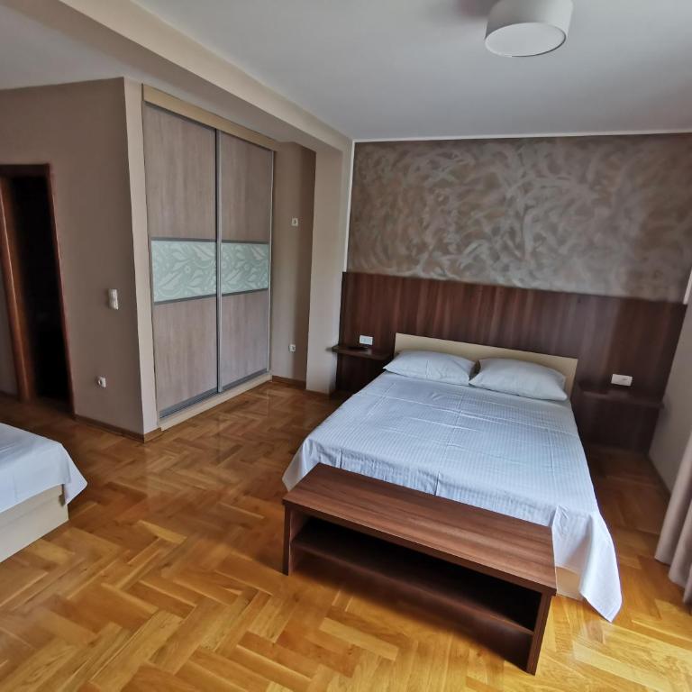 Villa Salvia - Family Room - 8