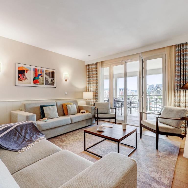 Résidence Pierre & Vacances Premium Presqu'Ile de la Touques - Appartement 3 Chambres avec Terrasse - Vue sur Port (8 Personnes) - Bâtiments de la Capitainerie - 1