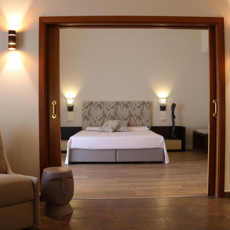 Hotel Bonalba Alicante - Suite con cama grande y balcón - 1