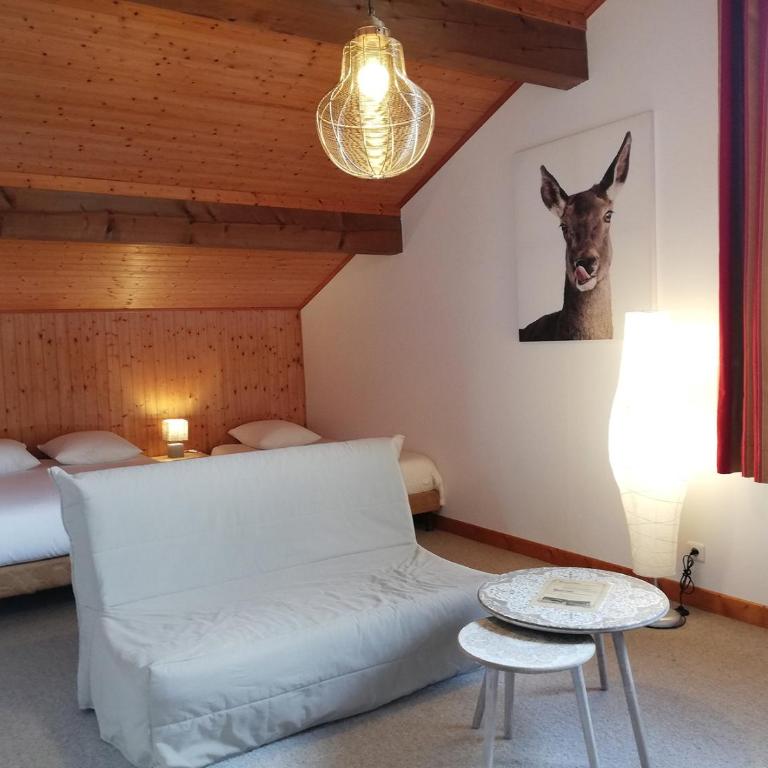 Le Taconet - Chambre Triple avec Salle de Bains Privative - 1