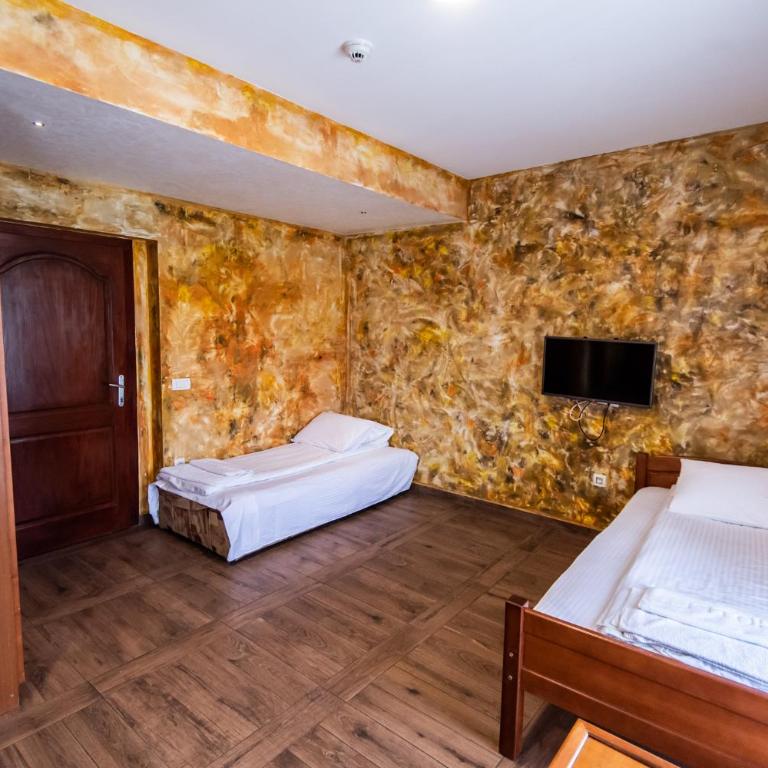 Hotel Enigma - Quadruple Room with Balcony - 7