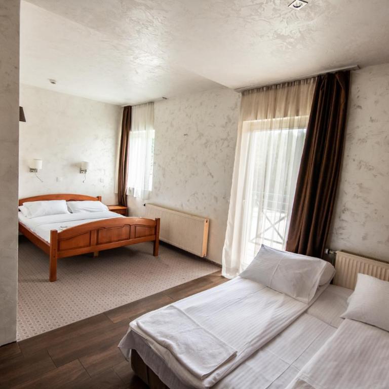 Hotel Enigma - Quadruple Room with Balcony - 4