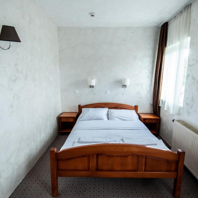 Hotel Enigma - Quadruple Room with Balcony - 2