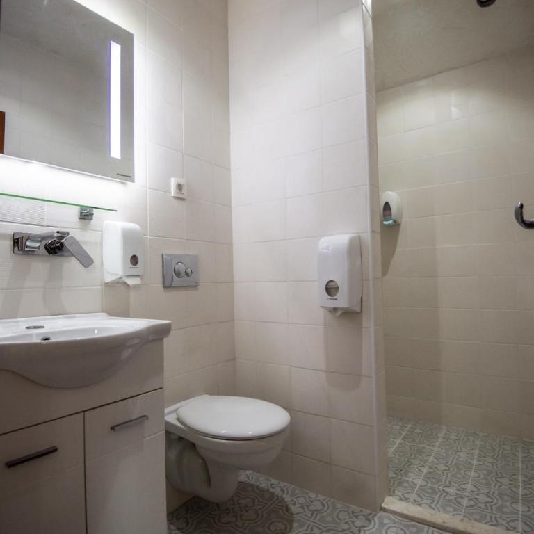 Hotel Enigma - Quadruple Room with Balcony - 10